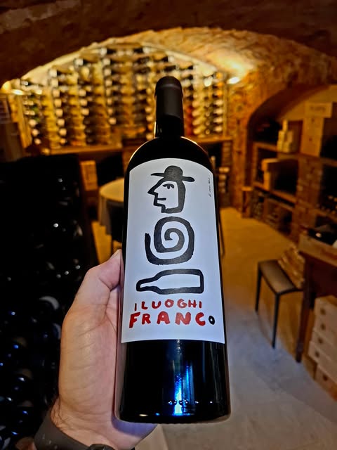 Una bottiglia selezionata nell'enoteca del Bistrot